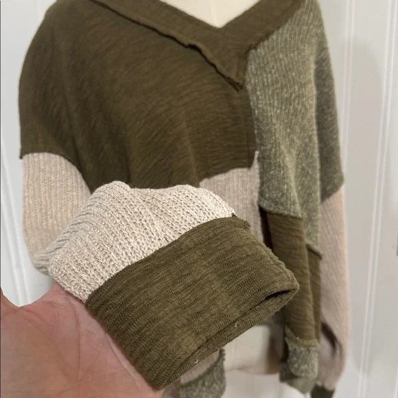 POL Olive and Beige V-Neck Sweater - Picture 5 of 9